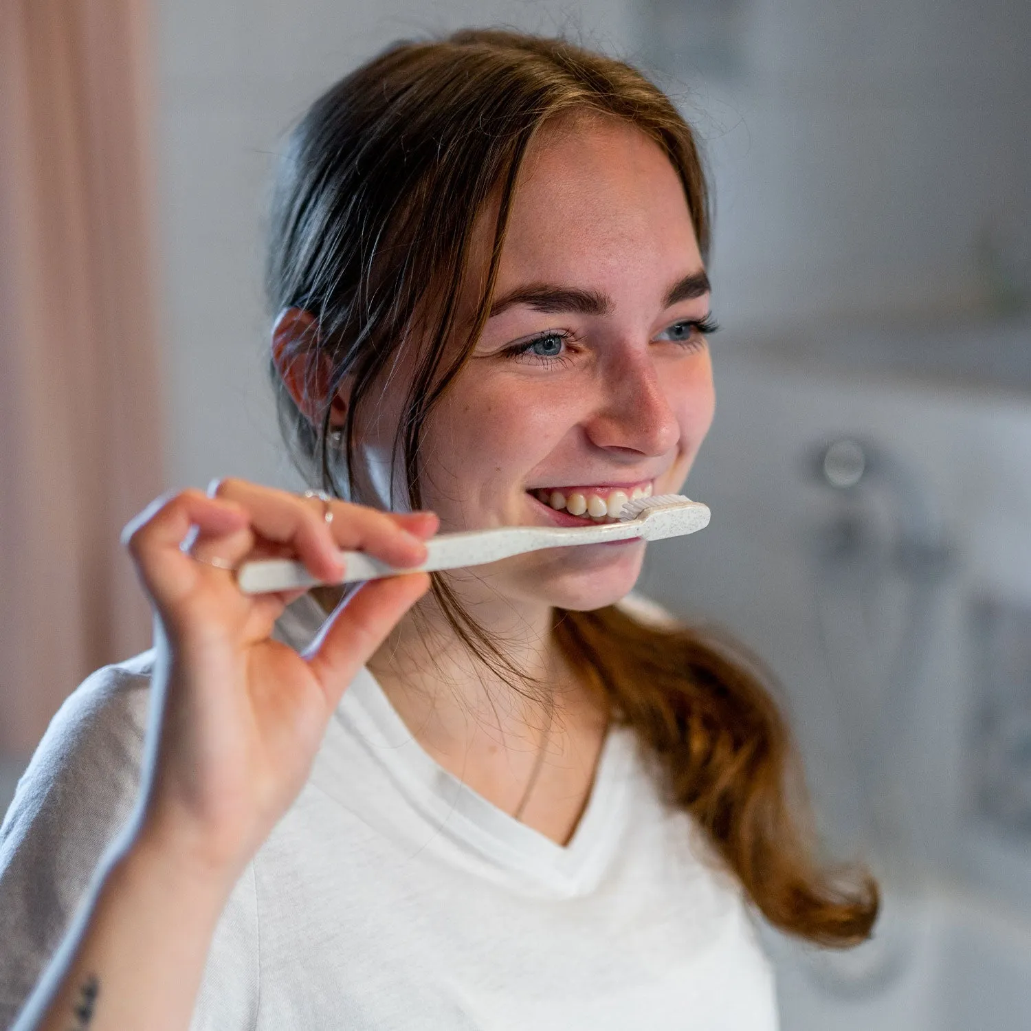 TOOTHBRUSH - WHEAT STRAW HANDLE & CASTOR OIL BRISTLES